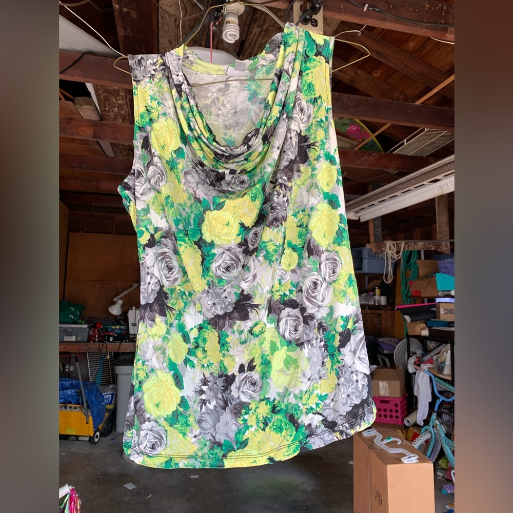 Black/Green L Floral sleeveless blouse